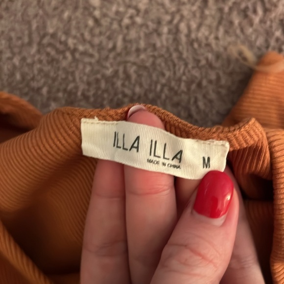 Cropped one shoulder tie shirt - Picture 3 of 3